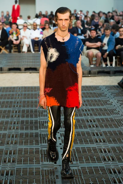 Look 28